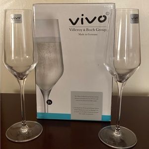 Set of 2 Vivo Champagne Flutes New In Box